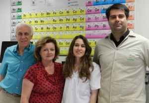 Os professores Carlos Cerri e Brigitte Feigl com seus orientados Arlete Simões Barneze e Gregori Ferrão